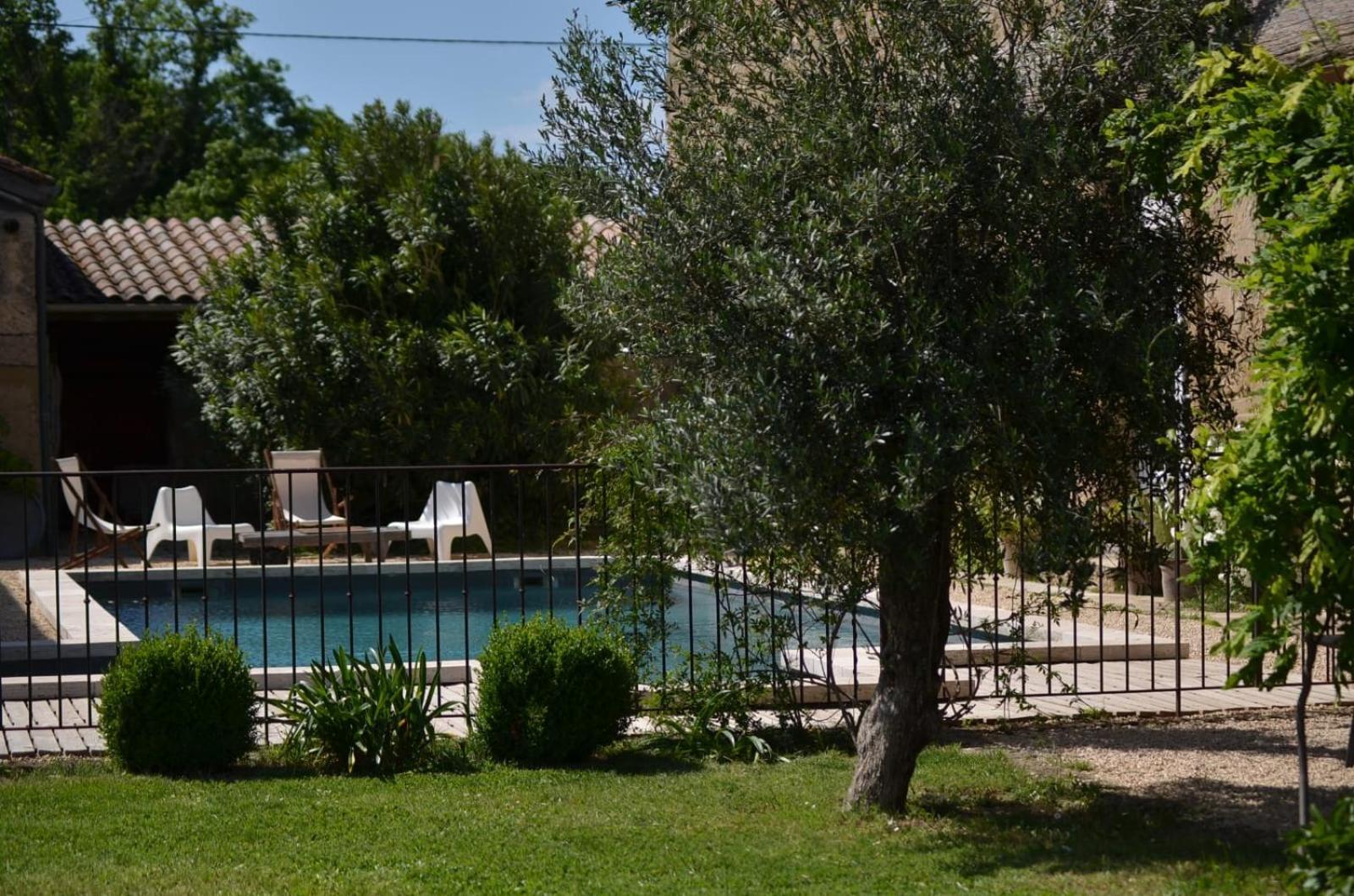 Ferme St Pierre 2 Suites Avec Repas, Piscine, Clim, Cheminee Ou Baignoire Spa Chabeuil Exterior photo